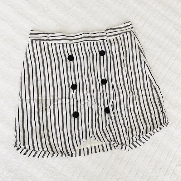 BCBGeneration button wrap skirt - Picture 3 of 7